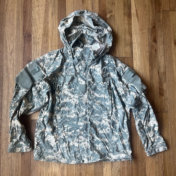 NWT ECWCS GEN III Level 5 Soft Shell Jacket US Army Men’s‎ Sz M Camouflage